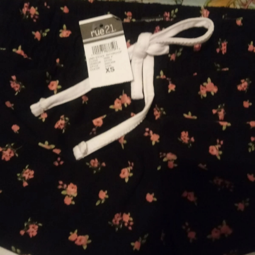 NWT Flower Pattern Shorts - Picture 2 of 3
